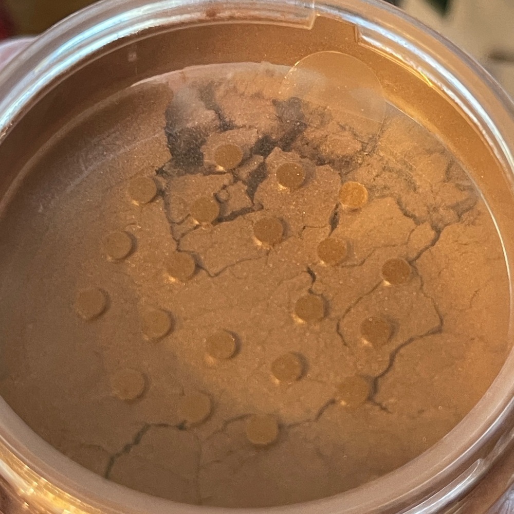 JUVIA’S PLACE The Royalty II Loose Highlighter In Champagne - Picture 9 of 12